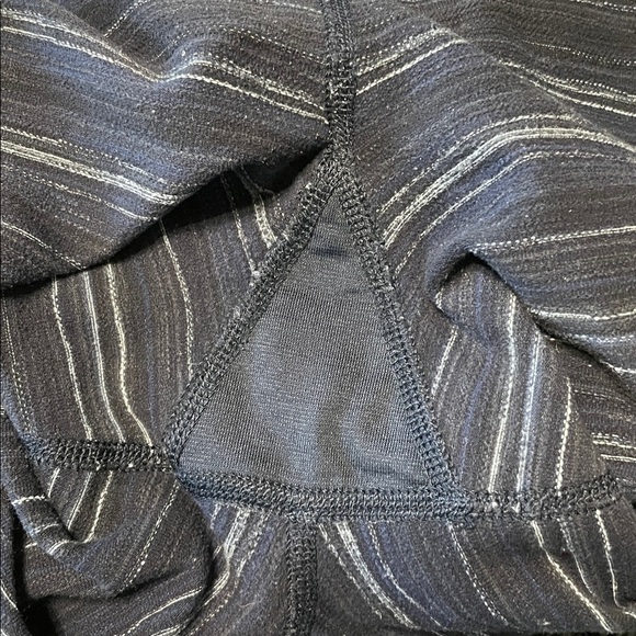 Lululemon Skinny Groove Pant II (Roll Down) Navy Striped Size 6 - Picture 10 of 10